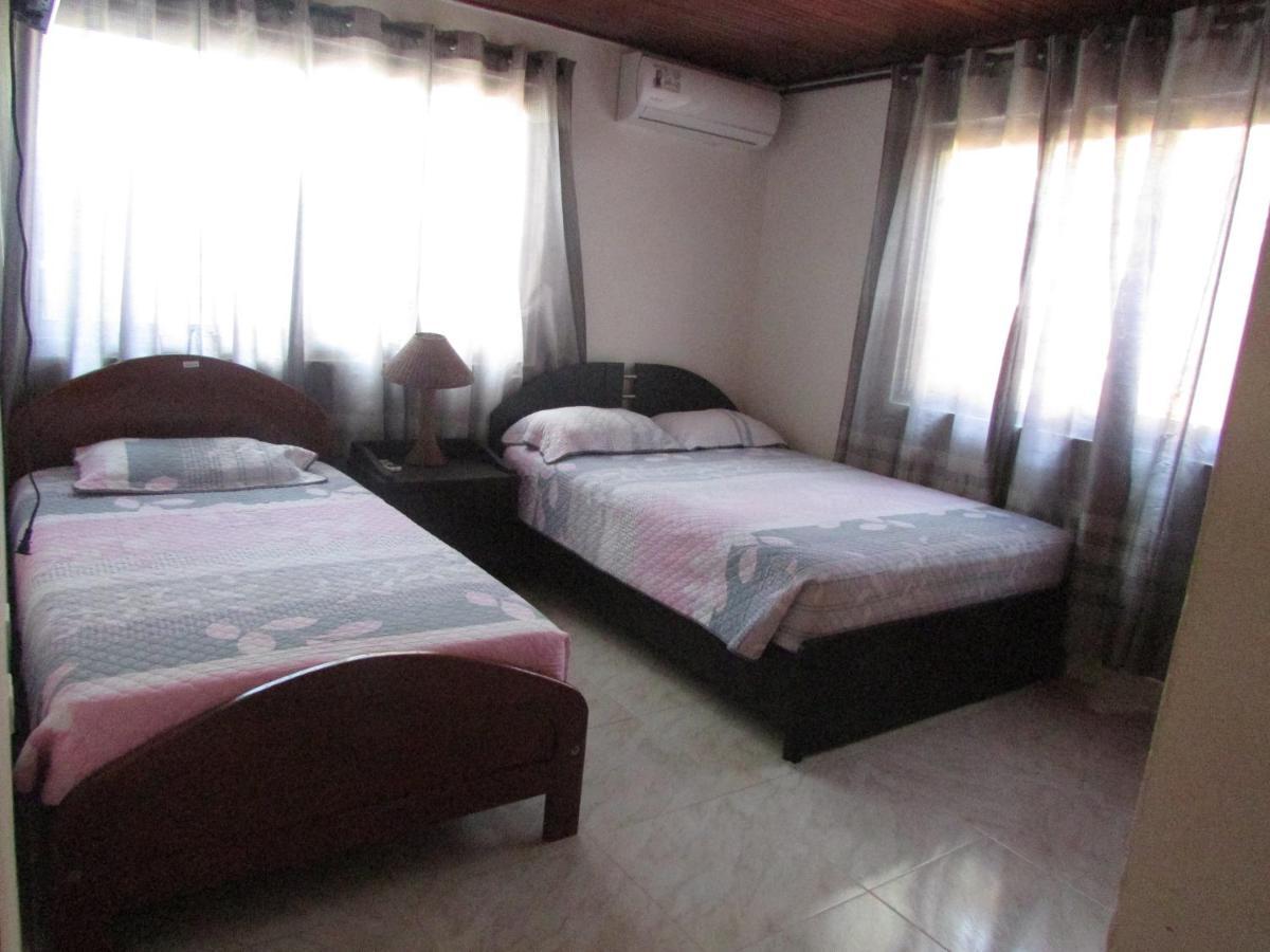 Posada Hostal Miss Marlly ซานอันเดรส ภายนอก รูปภาพ